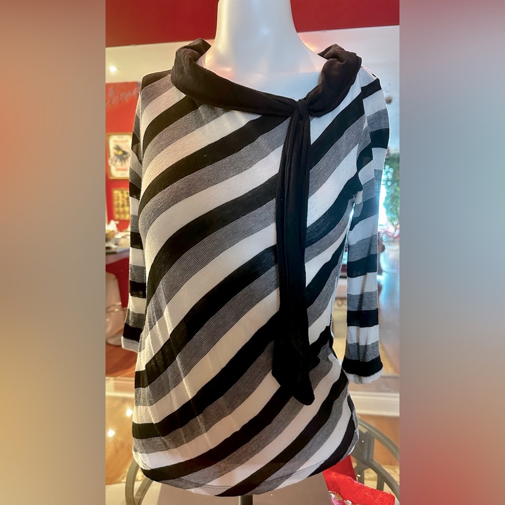 ANNEX STRIPPED BLACK AND WHITE BOAT NECK TOP SIZE S